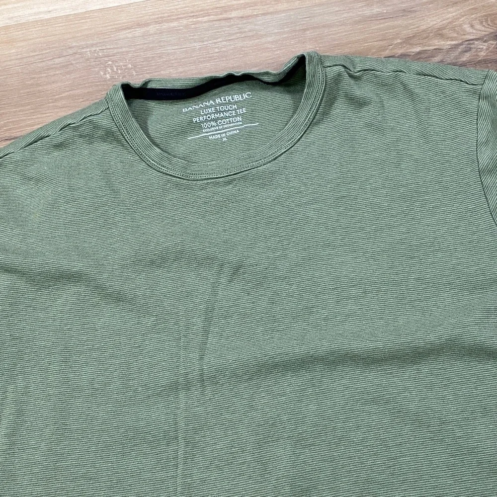 Banana Republic Tee Mens XL Luxe Touch 100% Cotton Classic Green Quiet Luxury